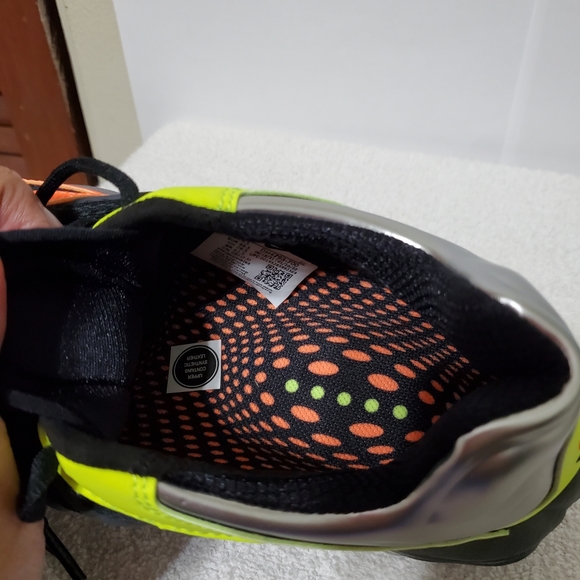 Nike Air Tuned Max Volt Total Orange 2022 - Picture 7 of 12